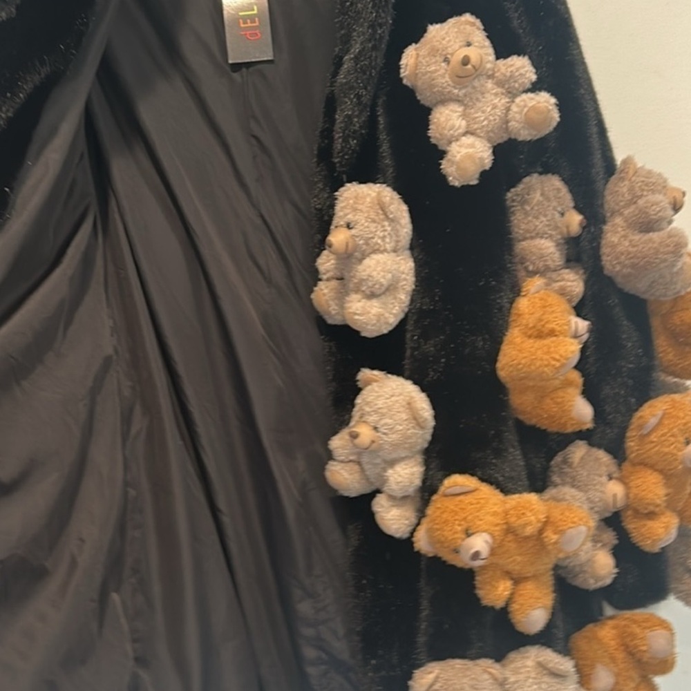 Dolls Kill Delia’s Bear with me faux fur coat NWT Medium - Picture 4 of 4